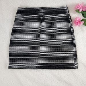 ANN TAYLOR LOFT
Skirt Size 2
Above Knee Length Pla